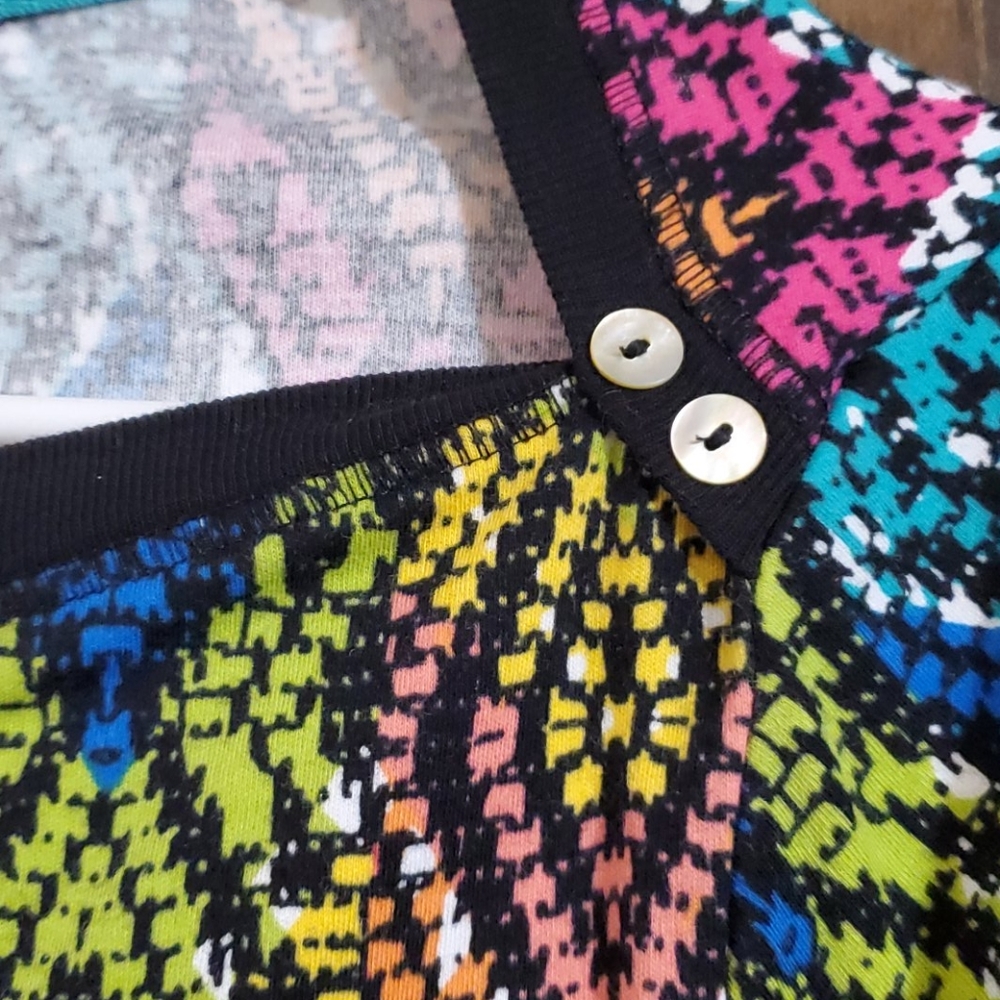 Ladies top. - Picture 3 of 4